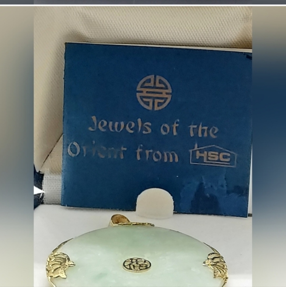 Elegant Jade Pendant with 14kGold Accents - Picture 5 of 14
